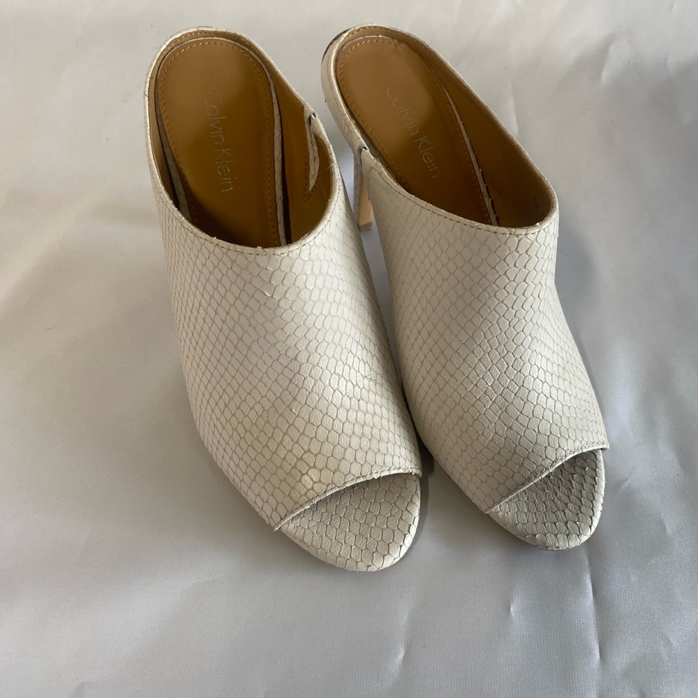 Calvin Klein Women's White Peep-Toe 4 inch heel Mules Size 6